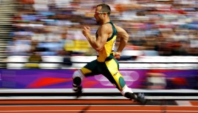 mk体育-Karsa五场连爆，雄鹿极限冲刺—当个人神勇遇上团队硬仗